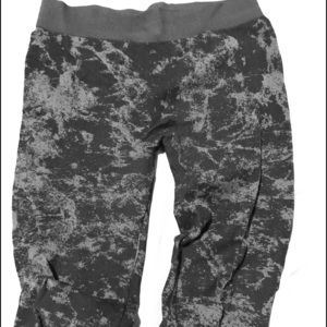 Black abstract leggings